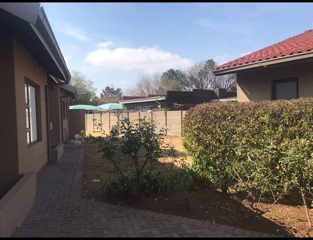 270M² OFFICE FOR SALE IN BRACKENHURST